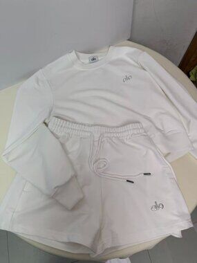 Alo Yoga White Casual Sports Sweatshirt Set, Size S.